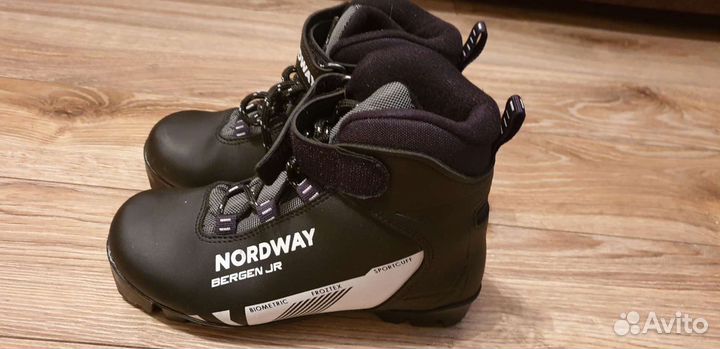 Лыжные ботинки детские 34р