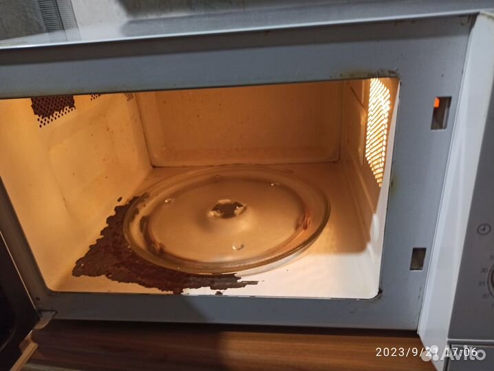 Микроволновка Samsung MW71ER на запчасти