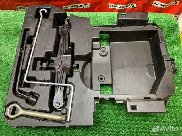 Домкрат Toyota Isis ZGM10 2zrfae 2009