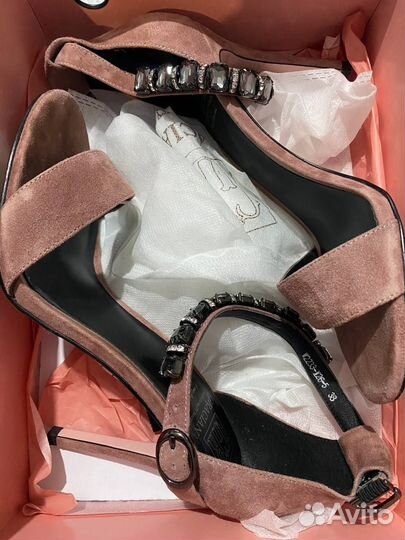 Босоножки замшевые 38 размер