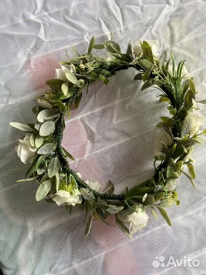Венок на голову из цветов свадебный