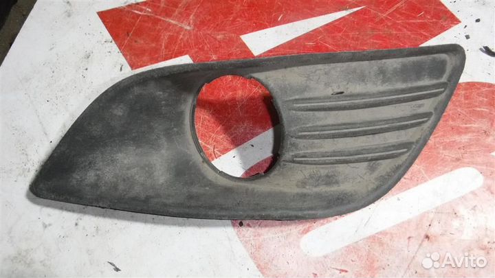 Рамка противотуманной фары правой Ford Focus II 2