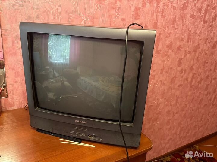 Телевизор Samsung и Sharp