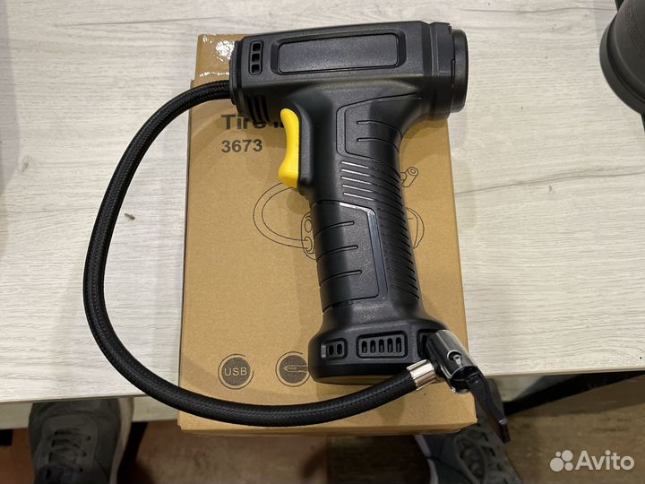 Компрессор автомобильный беспроводной