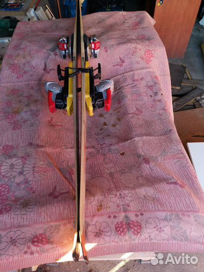 Горные лыжи с ботинками и креплением