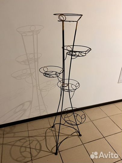 Подставка для цветов напольная металлическая