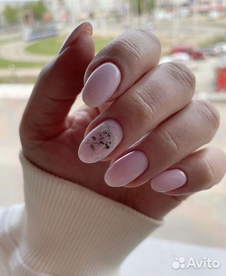 Маникюр и педикюр