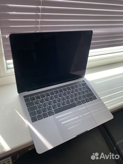 Macbook pro 2019 i5 touch bar