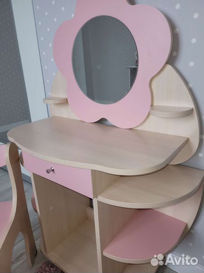 Детский туалетный столик