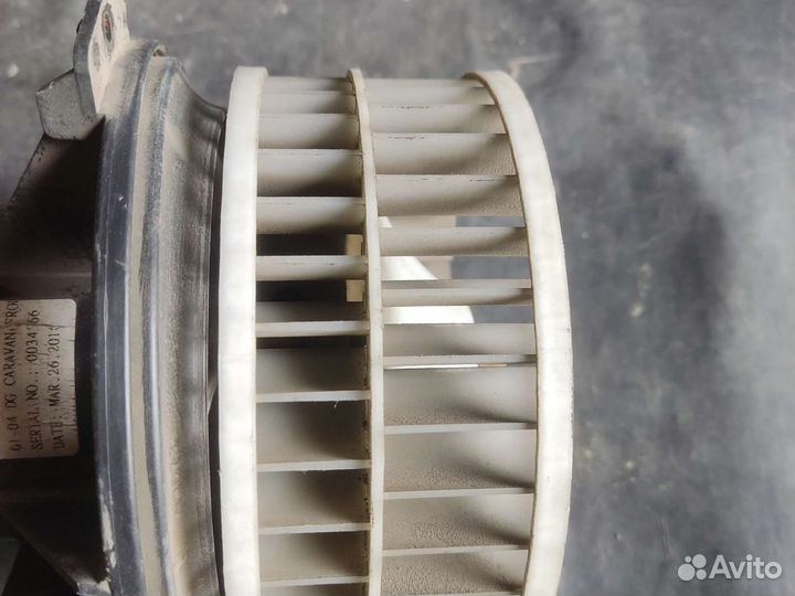 Моторчик печки Dodge Caravan 4