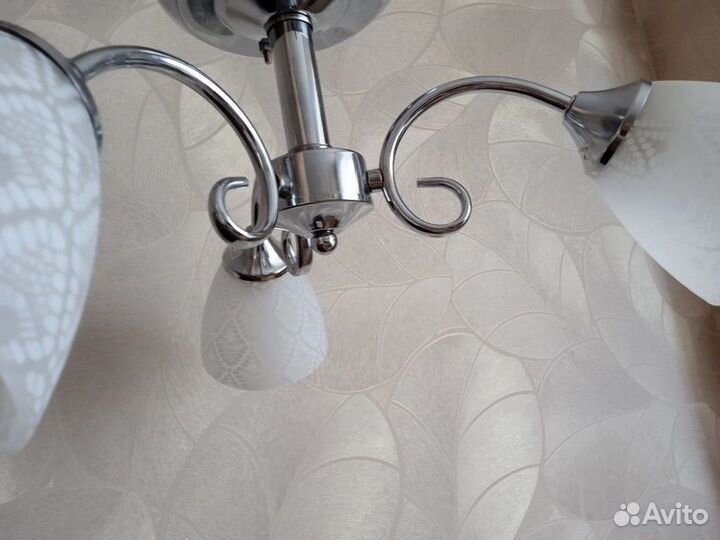 Продам люстру