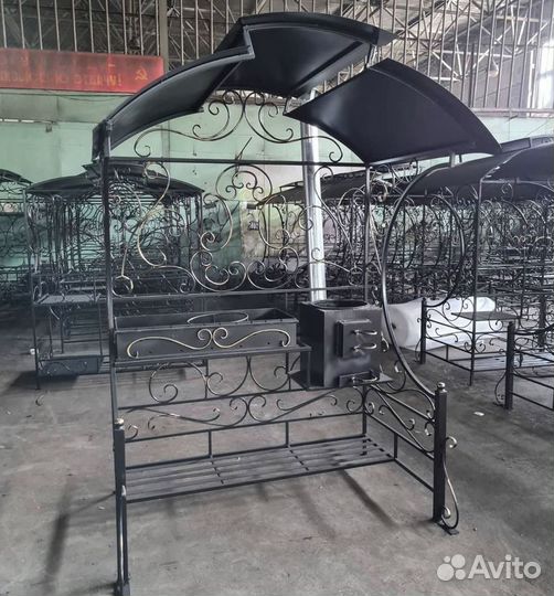 Мангал с крышей