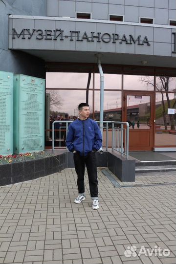 Продавец, кассир, повар курьер на машине