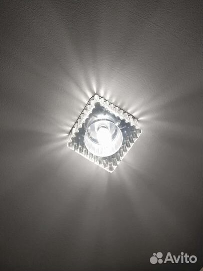 Потолочные светильники встраиваемые