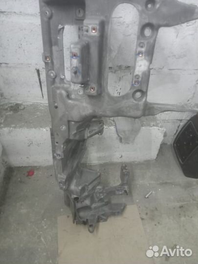 Усилитель торпедо Jeep grand Cherokee wk2