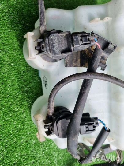 Бачок стеклоомывателя Toyota Wish