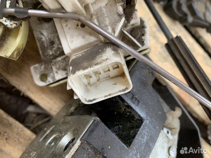 Замок двери ford focus 1