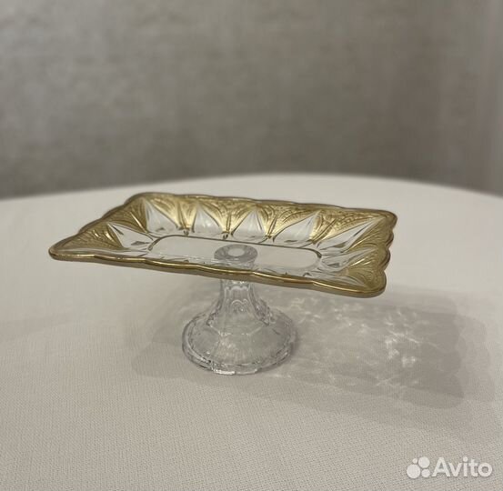 Тарелка на ножке прямоугольная