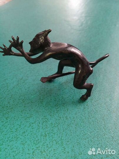 Статуэтка чертик