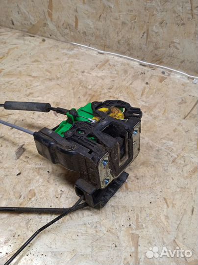 Замок двери передней левой Hyundai Solaris