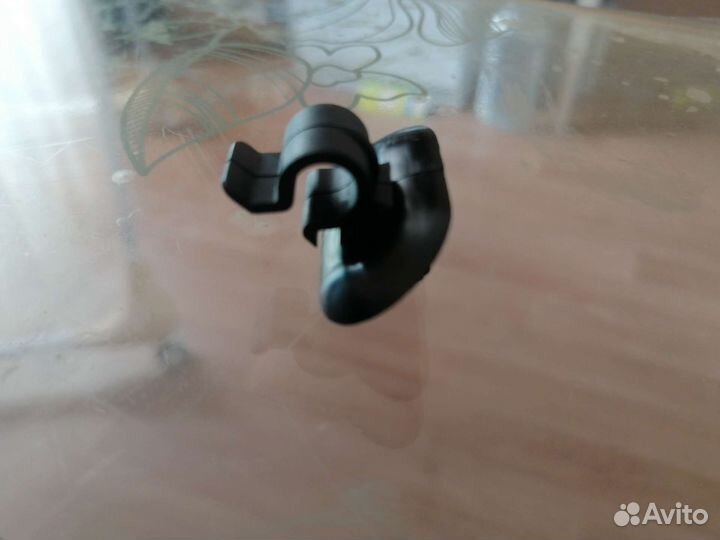 Крепление держателя капота