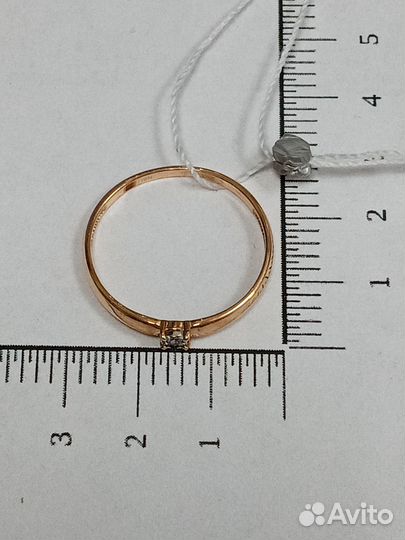 Золотое кольцо с бриллиантом 17,5р