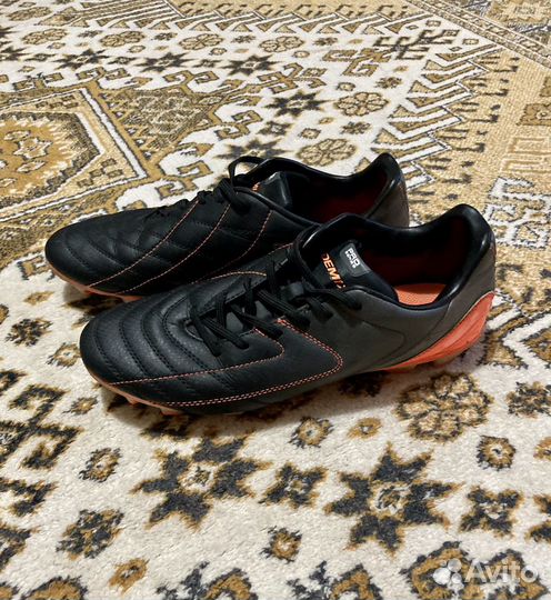 Бутсы спортивная обувь кеды