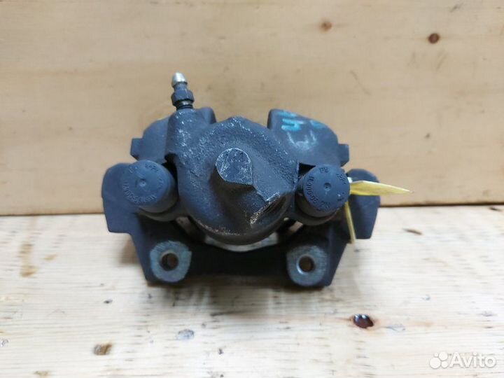 Суппорт задний правый Bmw 318 E46 M43 2000