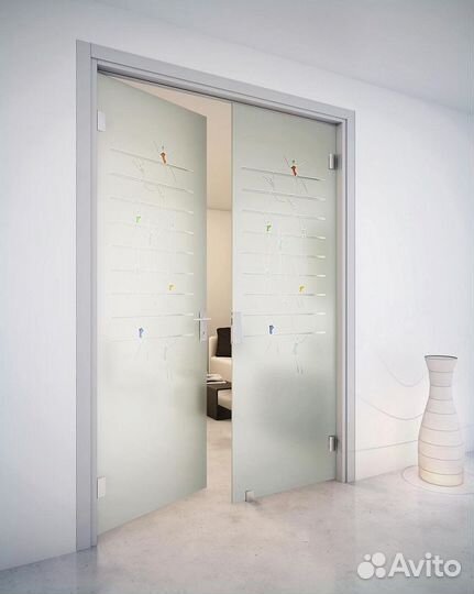 Стеклянная дверь