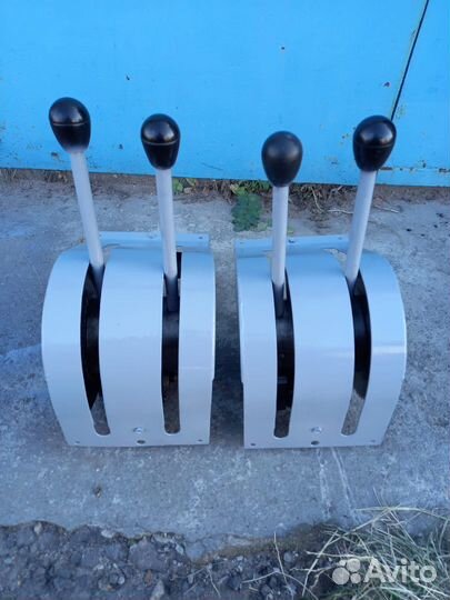 Пульт управления судовым двигателем