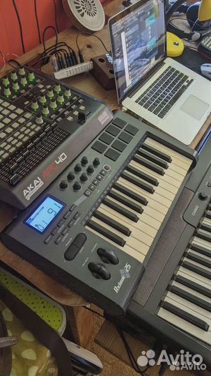 Миди контроллер клавиатура axiom 25