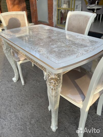 Стол и стулья