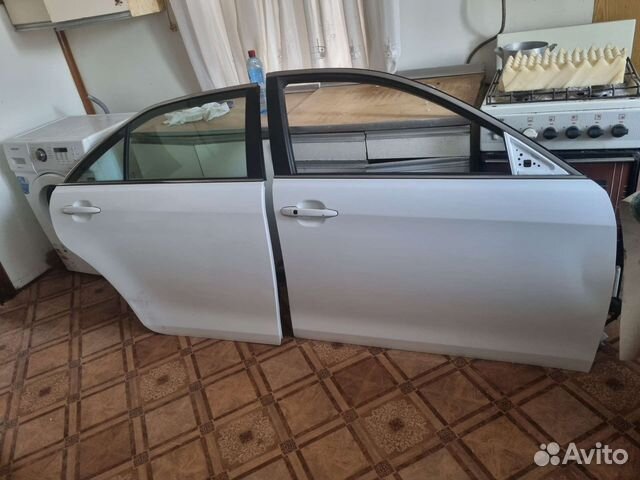 Дверь на камри 40