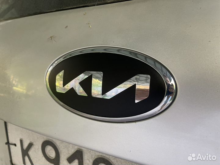 Наклейки с логотипом на Kia, Ford