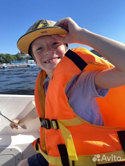 Прогулки на катере Аренда катера с капитаном