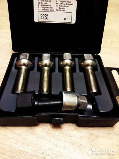 Колесные болты с секретом