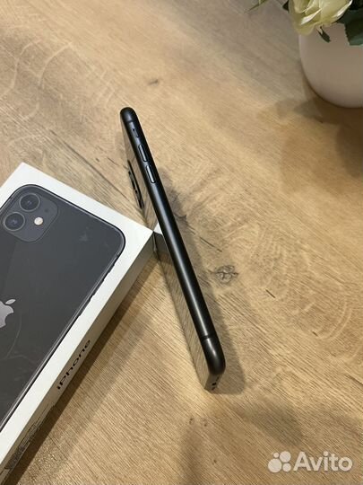 iPhone 11, 64 ГБ