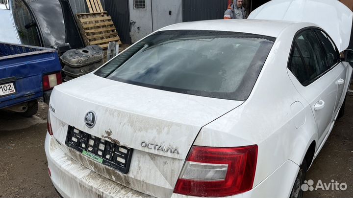 Крышка багажника skoda octavia а7 шкода Октавиа