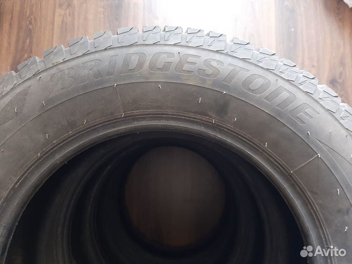 Bridgestone Blizzak Spike-02 215/65 R16