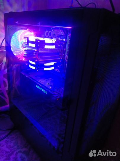 Материнская плата с процессором, памятью и кулером