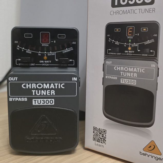 Педаль-тюнер Behringer tu300
