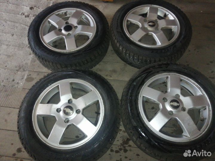 Продам зимние шипованные колеса r15