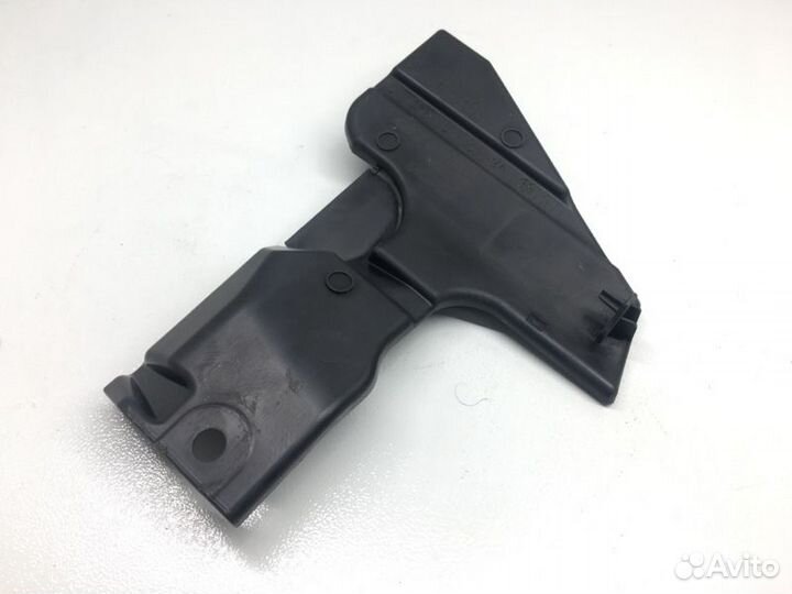 Дефлектор радиатора левый Mitsubishi Outlander 3