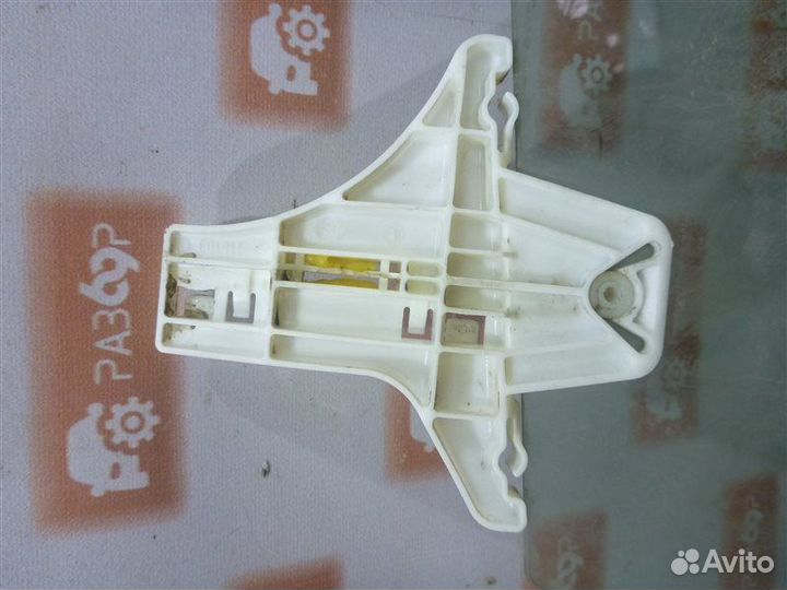 Стекло двери заднее левое Volkswagen Golf 5K1 cgga