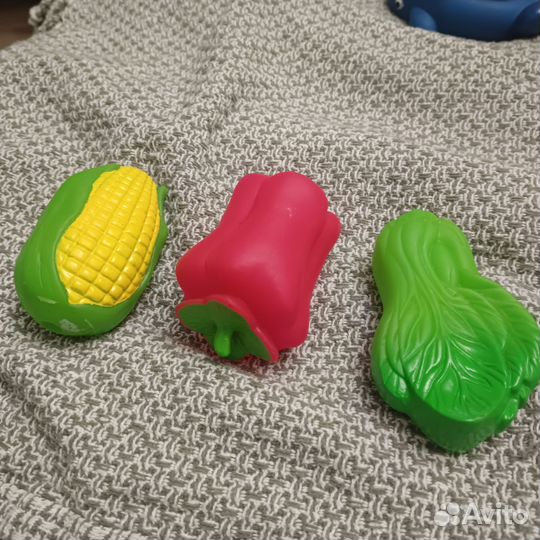 Развивающие игрушки для малышей пакетом