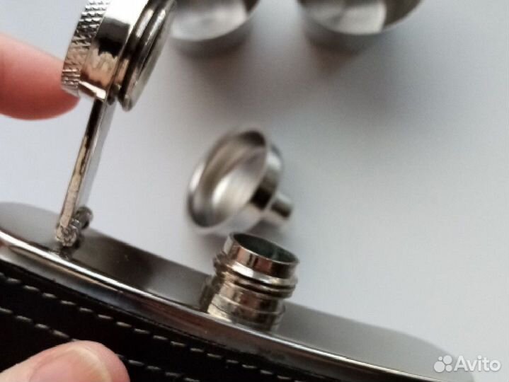 Набор Фляжка с воронкой и стопками