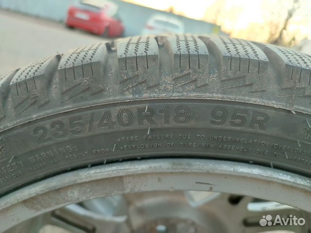 Triangle PL01 235/40 R18