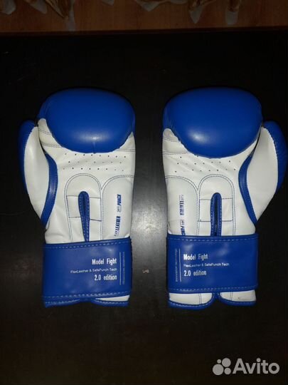 Боксерские перчатки, шлем, ракушка clinch