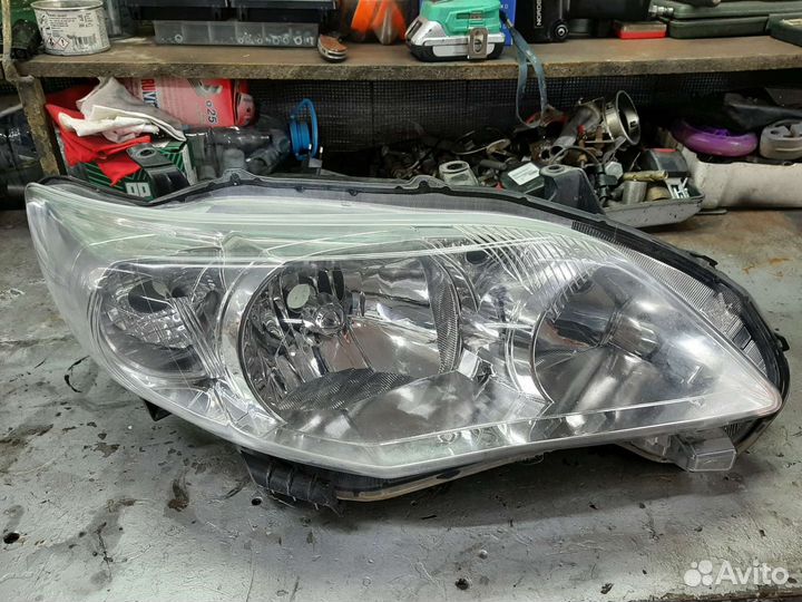 Фара правая Тойота королла 2011 год