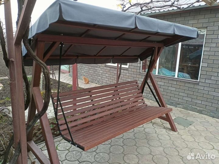 Садовые качели из дерева